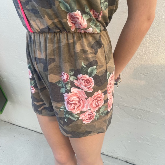 Camo floral romper - Picture 10 of 11